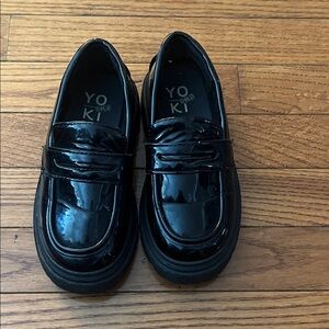 Yoki Kids Shiny Black Dress Shoes